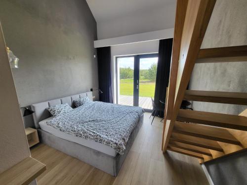 1 queen bed, 1 sofa bed