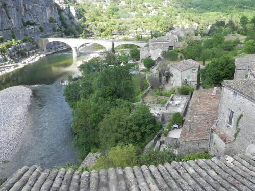 Charmant gîte 2 étoiles, parking privé à Ruoms