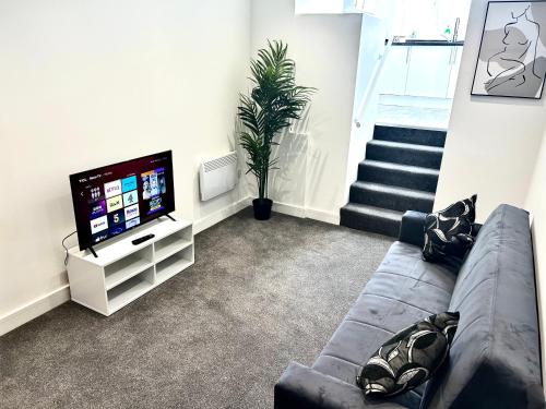 10 Minute walk to city centre, limited parking available on site