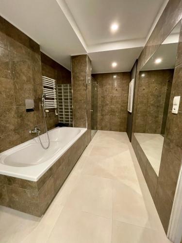 Boutique Apartments - Old Town 120m2 - Private Underground Parking -, Breslau (Foto 8)