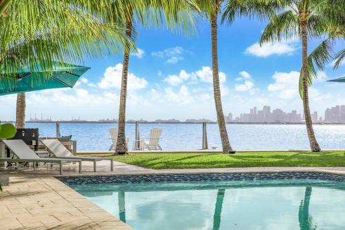 Best Bayfront View Heated Pool – khách sạn tại Surfside