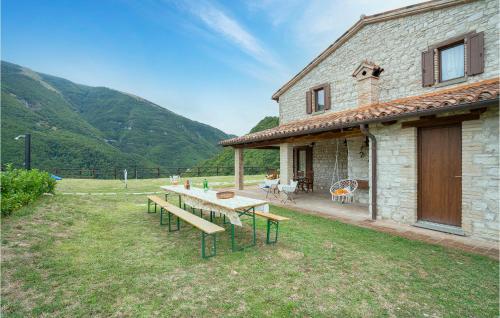 Lovely Home In Apecchio pu With Kitchen