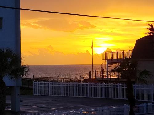 Funshine Sunset Beach in St Pete Beach, USA
