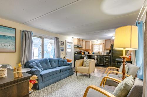 Walk to Lake Huron Pet-Friendly Caseville Cottage in 巴德阿克斯
