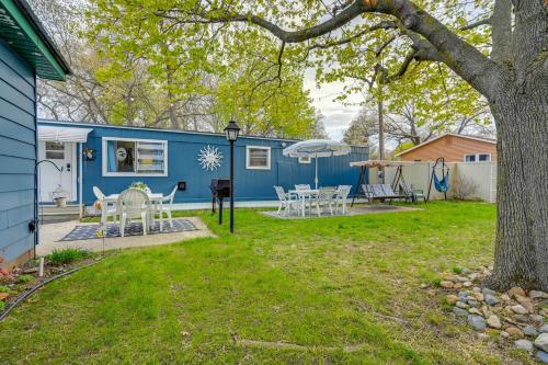 Walk to Lake Huron Pet-Friendly Caseville Cottage in 巴德阿克斯