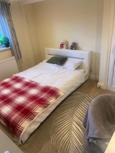 Bedroom in Cheshunt 1 Month Minimum Stay