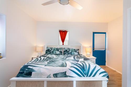 Crescent Moon Casita 2 Bedrooms Patio WiFi Sleeps 4 - image 7