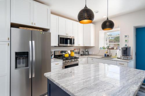 Crescent Moon Casita 2 Bedrooms Patio WiFi Sleeps 4 - image 11