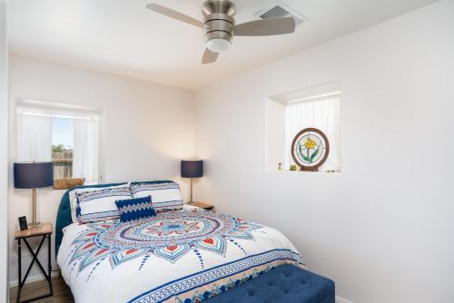 Crescent Moon Casita 2 Bedrooms Patio WiFi Sleeps 4 - image 13