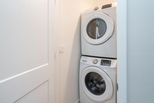 Crescent Moon Casita 2 Bedrooms Patio WiFi Sleeps 4 - main image