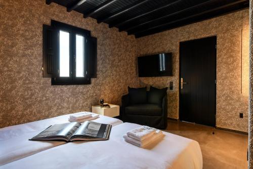 Deluxe Double Room image 2