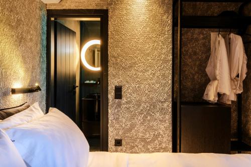 Deluxe Double Room image 8