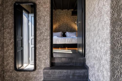 Deluxe Double Room with Balcony and Sea View image 3