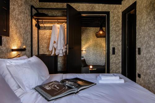 Queen Suite with Sea View image 9
