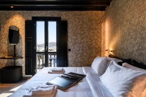 Deluxe Double Room with Balcony and Sea View image 7