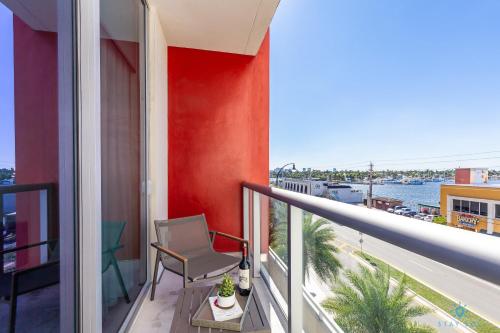 Beachfront Condo- Front bay View BALCONY ! - image 14