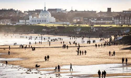 Spacious Home Close to Beach & Shops Free Parking gîte à louer Whitley Tower