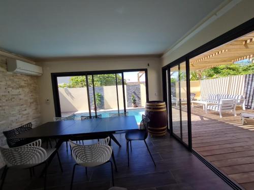 Villa Jasmin Standing Piscine Chauffee 4 Ch 9 Pers in Baie-Mahault