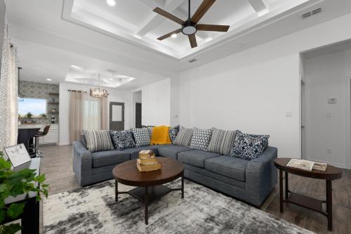 Spacious Modern 3/BD 2/BA Netflix, WiFi, Parking