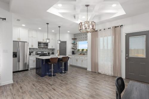 Spacious Modern 3 Bd 2Ba House with Garage and Parking in Alamo (Texas)