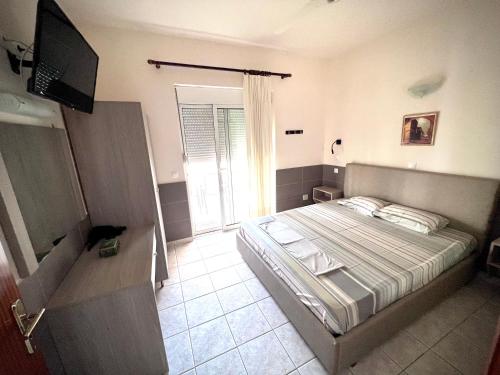 2 bedrooms, 4 beds