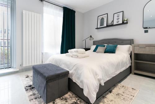 Canary Wharf O2 Deluxe Ensuite Rooms - image 8