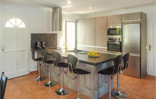 virtuve, Stunning Home In Salles D'aude in Salles-d'Aude
