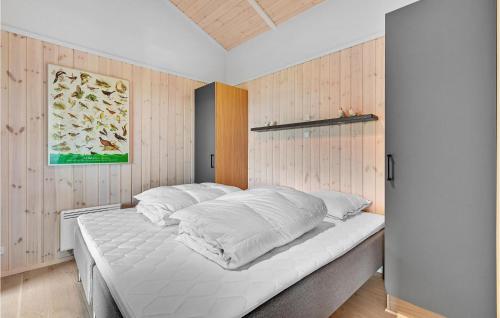 4 Bedroom Cozy Home In Hjslev