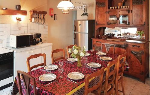 Beautiful Home In Le Cloitre S Thegonnec With Kitchen