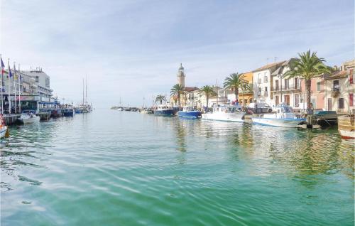 Three-Bedroom Holiday Home in Aigues-Mortes - image 3