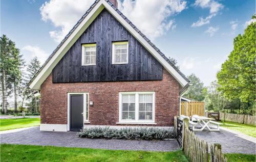 Gorgeous Home In Rijssen With Wifi