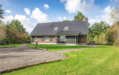 Gorgeous Home In Rijssen With Wifi