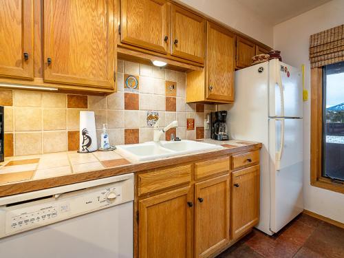Vista La Sierra, 2 Bedrooms, Flat Screen TV, Pet Friendly, Sleeps 6 in Santa Fe, USA