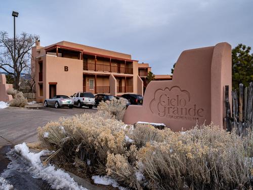 Vista La Sierra 2 Bedrooms Flat Screen TV Pet Friendly Sleeps 6 - image 12
