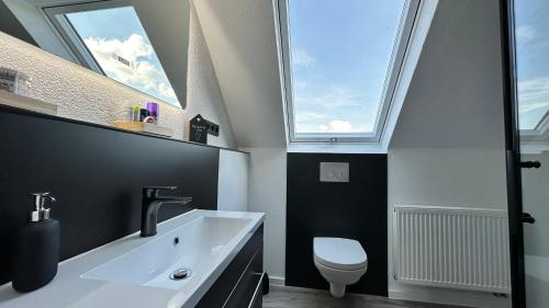 2 twin beds