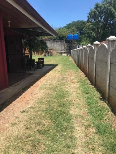 Casa en Atenas, entorno tranquilo