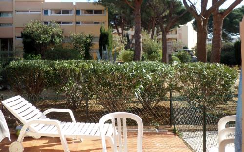 T2 Terrasse, Bormes Les Mimosas La Faviere, 5 mn à pieds des plages et commerces