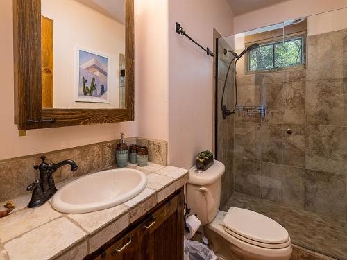 Deseo de Santa Fe, 2 Bedrooms, Patio, WiFi, Sleeps 4 in Santa Fe, USA