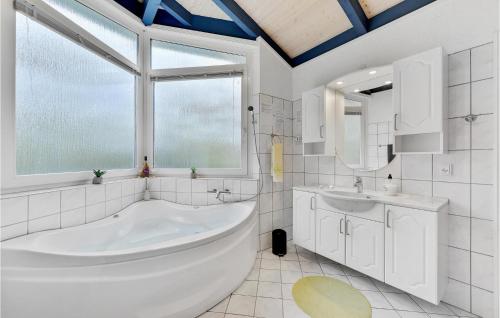 Bathroom, Stunning Home In Tarm With 3 Bedrooms, Sauna And Wifi in Hemmet
