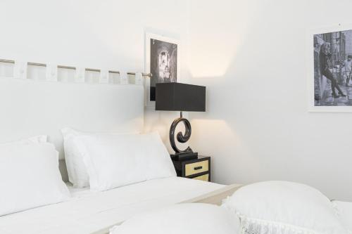 Superior King Room image 6