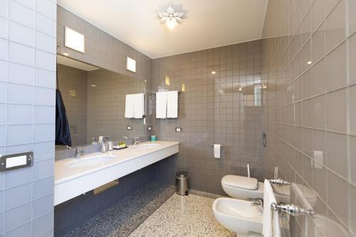 Superior King Room image 2