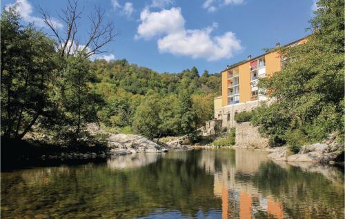 Nice Apartment In Vals Les Bains With House Sea View - Chambre d'hôtes - Vals-les-Bains