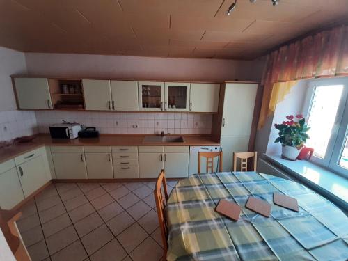 virtuve, Haus für Monteure 3-6 Personen (Haus fur Monteure 3-6 Personen) in Seegebiet Mansfelder Land