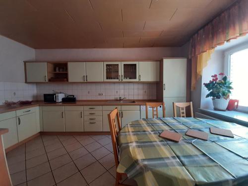 virtuve, Haus für Monteure 3-6 Personen (Haus fur Monteure 3-6 Personen) in Seegebiet Mansfelder Land
