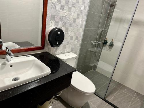 Bathroom, Wildbird Hotel near Tram Chim National Park