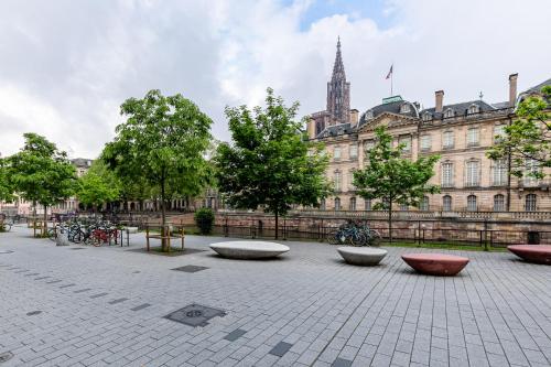 Közeli látványosságok, Studio Cathédrale - Sainte-Madeleine (Studio Cathedrale - Sainte-Madeleine) in Quartier de l'Esplanade
