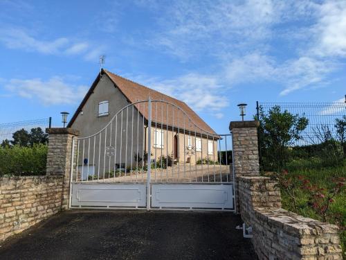ทัศนียภาพภายนอกโรงแรม, Clos du Château - Grande maison avec piscine privée et vue sur la vallée (Clos du Chateau - Grande maison avec piscine privee et vue sur la vallee) in มาแล