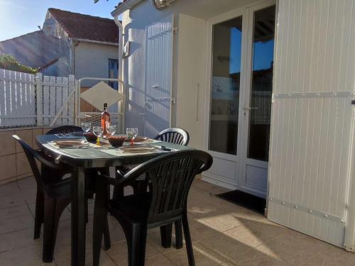 Maison cosy au centre de La Brée-les-Bains avec 4 couchages, proche plage, WiFi gratuit - FR-1-246A-219 gîte à louer La Brée-les-Bains