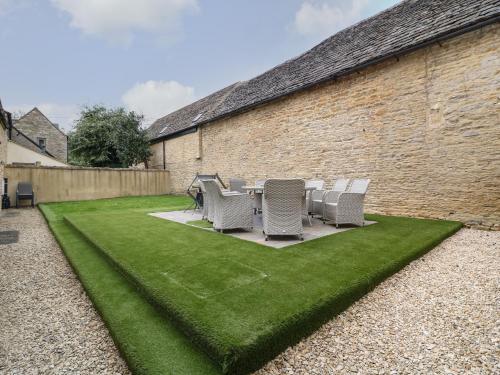 Malt Barn BURFORD - image 8