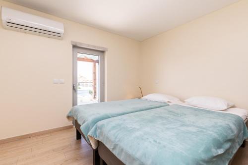 Numar S by ALGARVEMANTA